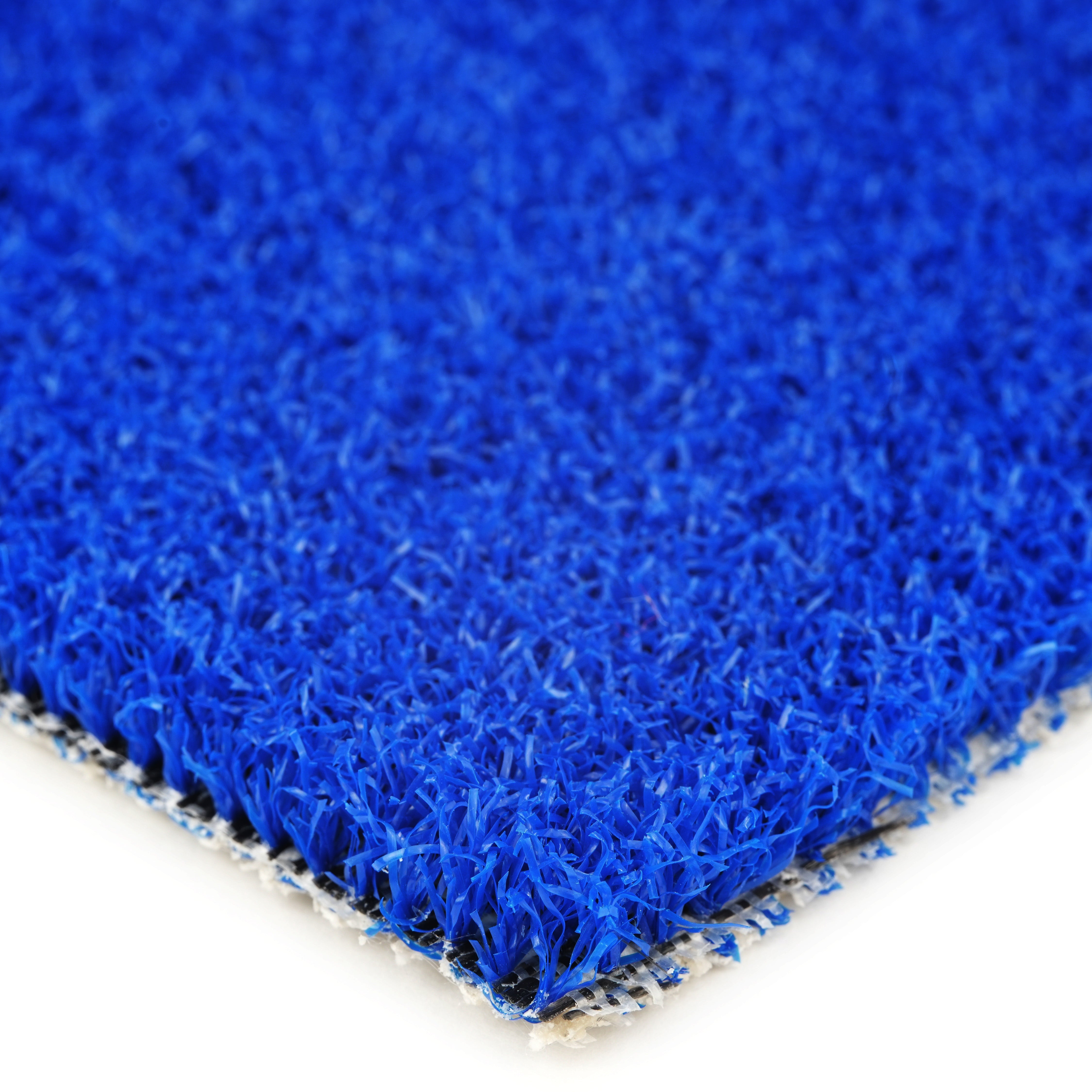 Vibrant blue synthetic grass carpet ideal for outdoor use, UV-resistant, durable and easy to maintain.